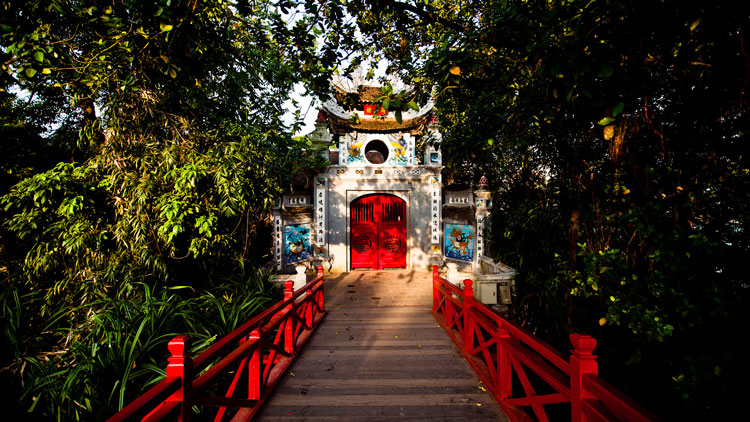 hoan-kiem-lake-ngoc-son-temple-hanoi